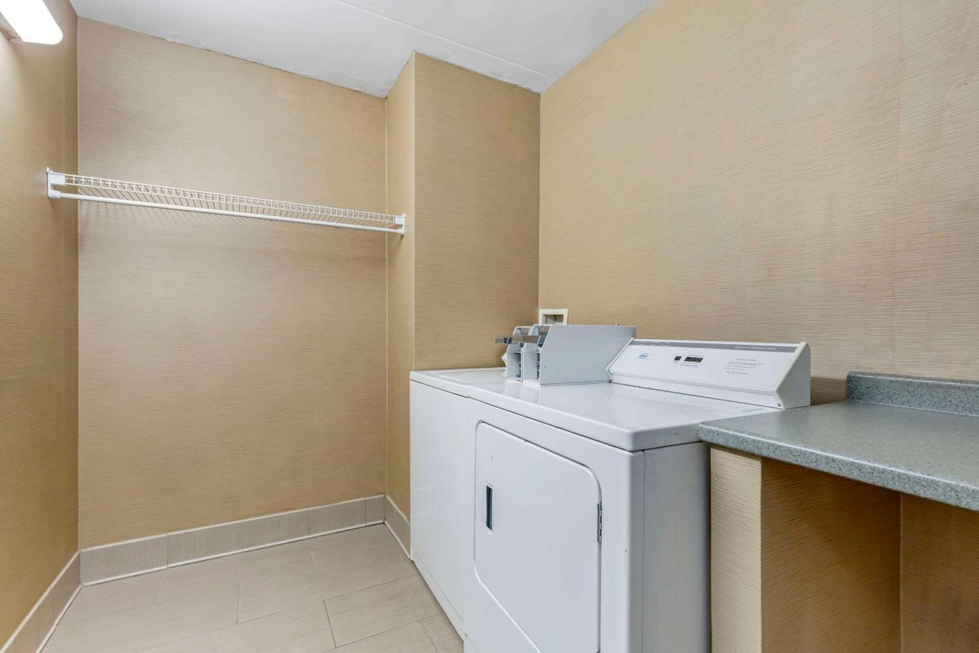 Comfort Inn Herndon-Reston Экстерьер фото