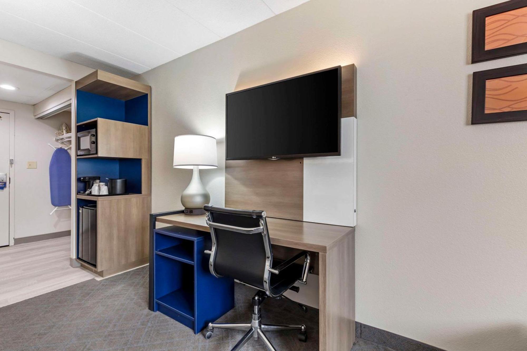 Comfort Inn Herndon-Reston Экстерьер фото